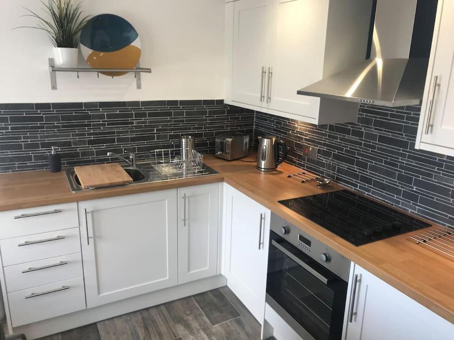 Mumbles - Modern Apartment With Panoramic Sea Views Oystermouth Exteriér fotografie