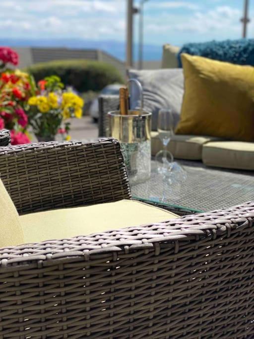 Mumbles - Modern Apartment With Panoramic Sea Views Oystermouth Exteriér fotografie