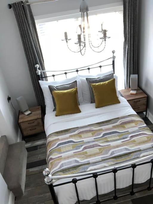 Mumbles - Modern Apartment With Panoramic Sea Views Oystermouth Exteriér fotografie