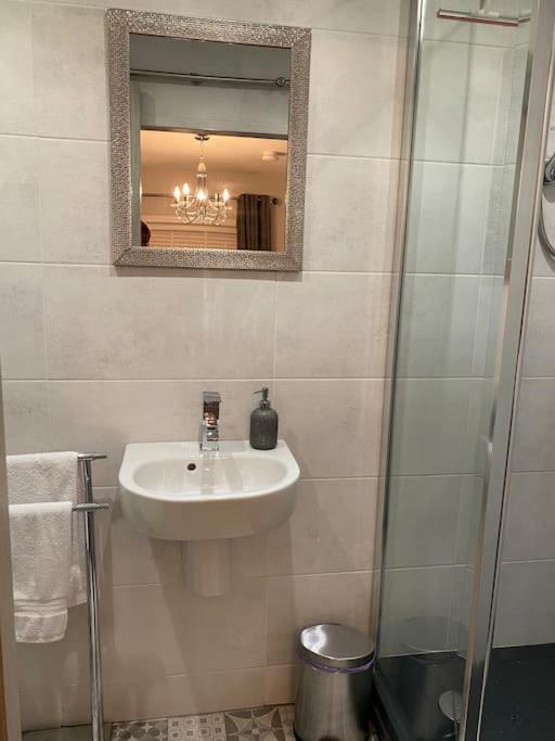 Mumbles - Modern Apartment With Panoramic Sea Views Oystermouth Exteriér fotografie